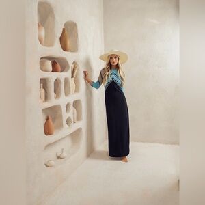 NEW Aleeza Paris Crochet Knit Maxi Dress – Extra Small